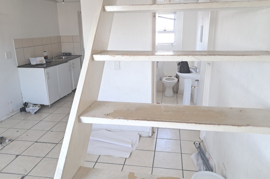 To Let 1 Bedroom Property for Rent in Maitland Western Cape